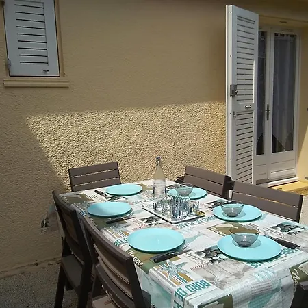 T3 Climatise Avec Terrasse, Proche & Parking Prive - 4/6 Pers, - Fr-1-796-7 דירה *