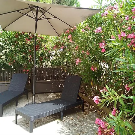 T3 Climatise Avec Terrasse, Proche & Parking Prive - 4/6 Pers, - Fr-1-796-7 דירה *
