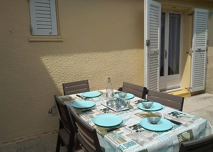 T3 Climatise Avec Terrasse, Proche & Parking Prive - 4/6 Pers, - Fr-1-796-7 Apartment *